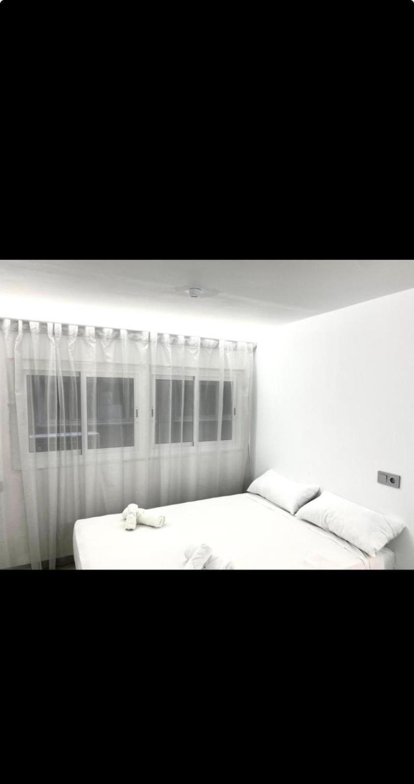 Avakian Suite Valencia Exterior photo