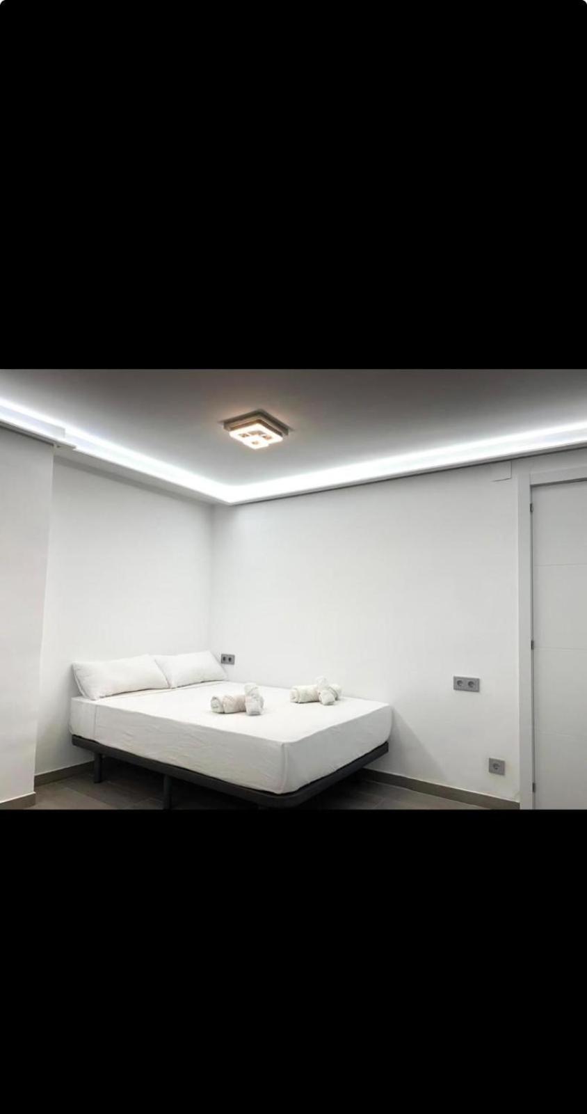 Avakian Suite Valencia Exterior photo