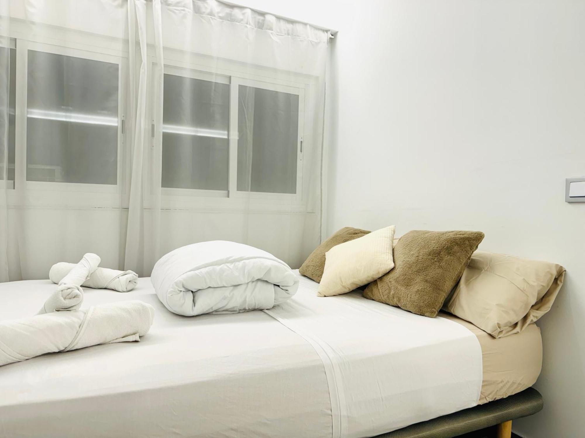 Avakian Suite Valencia Exterior photo