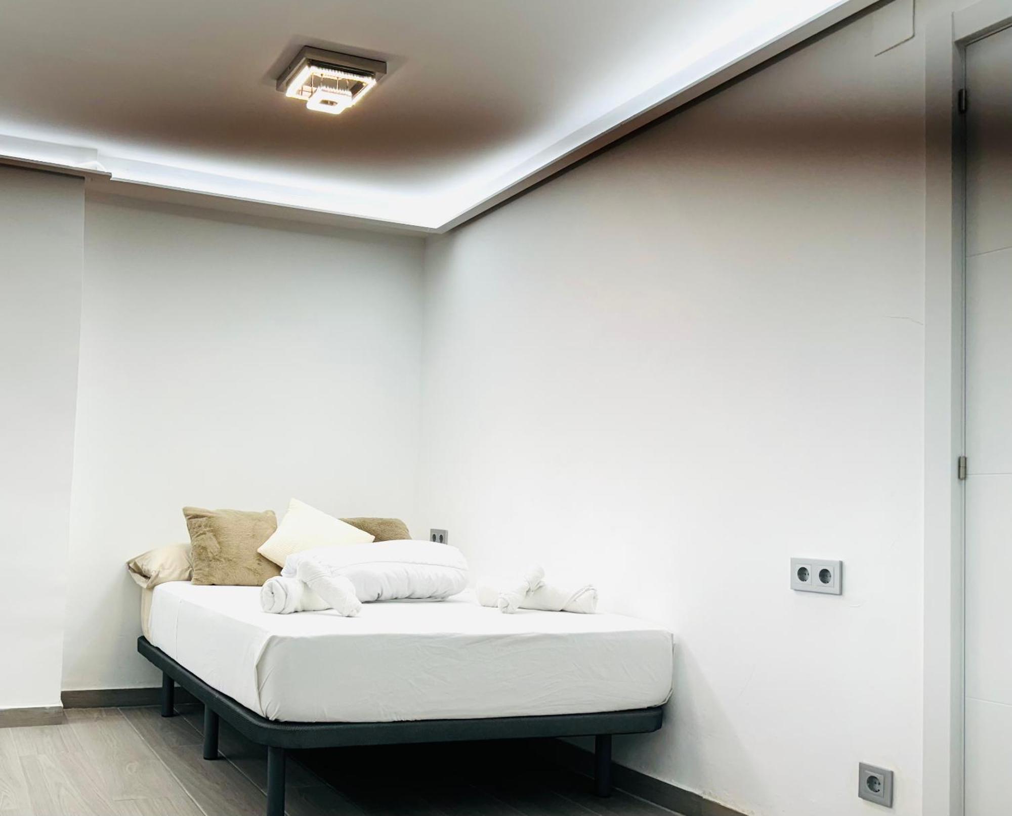 Avakian Suite Valencia Exterior photo
